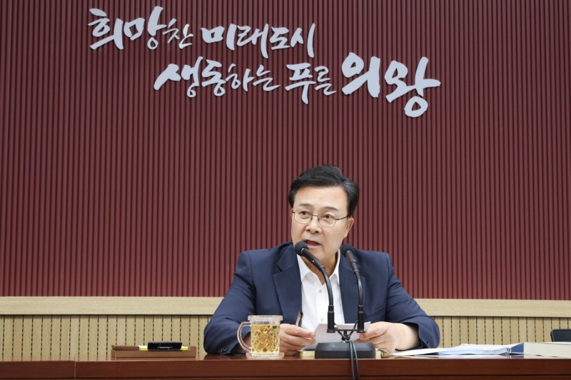 김성제 의왕시장이 16일 ‘2027년 주요업무계획 및 민선9기 공약사항 검토 보고회’에서 발언을 하고있다. /의왕시