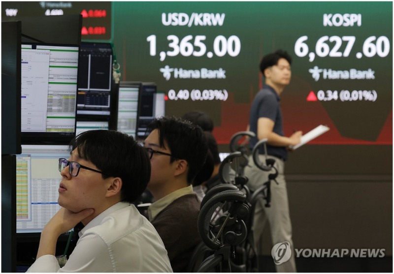원-달러 환율이 3거래일째 상승하며 16일 장중 1370원을 돌파하기도 했다. 사진=연합뉴