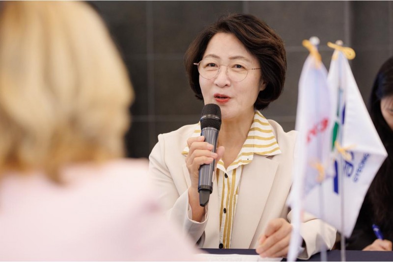 16일 오전 수원특례시 도담소에서 열린 경기도-일드프랑스주 우호협력 10주년 기념 실행계획 서명식에서 추미애 경기도지사가 인사말씀을 하고 있다./경기도
