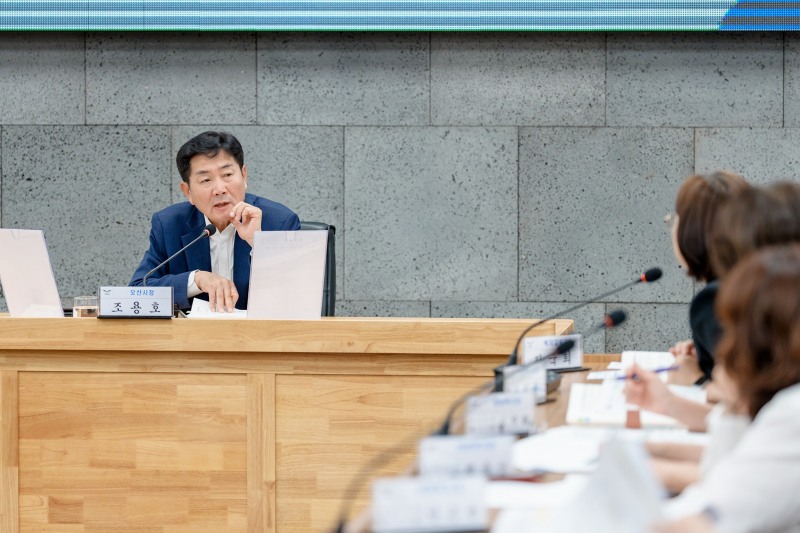 회의를 주재하고 있는 조용호 오산시장. /오산시