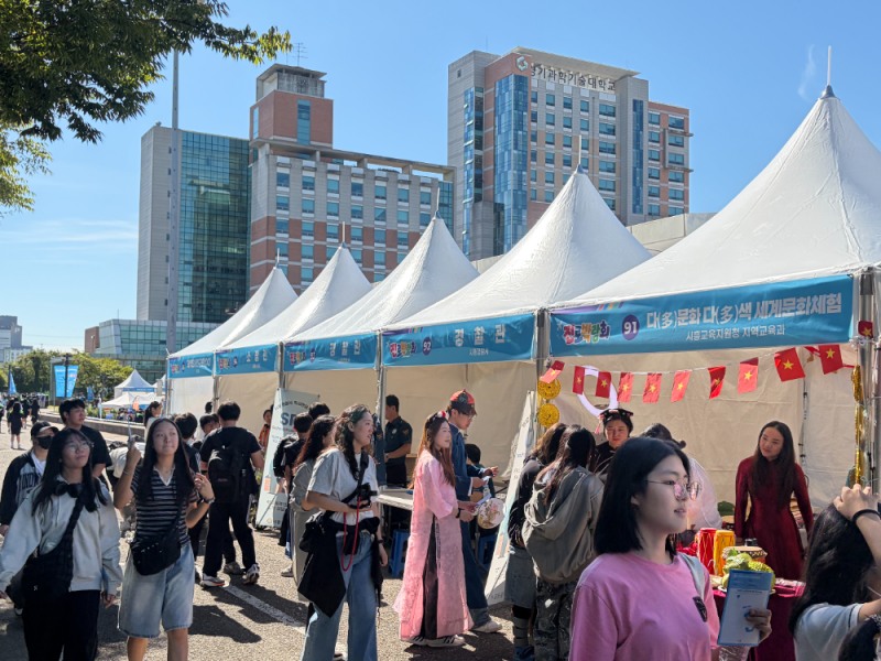 경기과학기술대학교 일원에서 열린 시흥시 진로박람회 부스