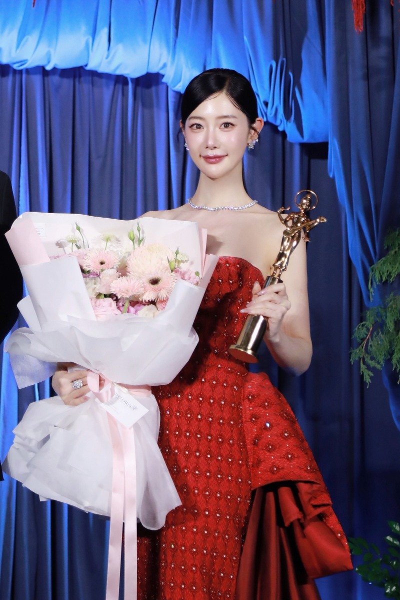 클라라, 방콕국제영화제 특별 명예상 수상…“뜻깊은 상에 감사”