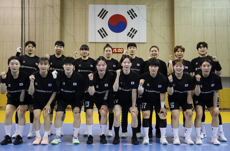 여자 핸드볼대표팀 미디어데이 기념 촬영. / 사진=연합뉴스