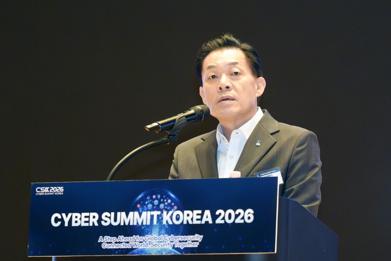 이재준 수원특례시장이 사이버 서밋 코리아 2026 폐회식에서 인사말을 하고 있다./수원시