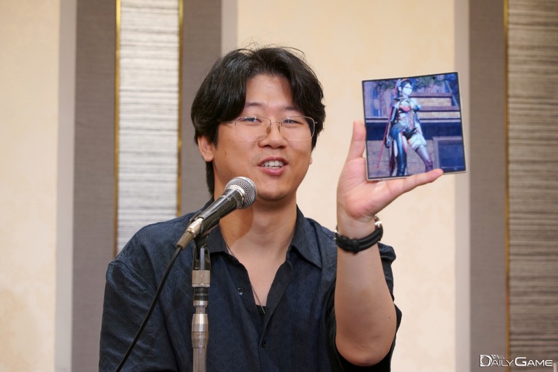 새롭게 선보이는 오리지널 복장을 공개했다.