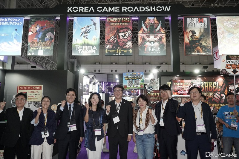문화체육관관부 최휘영 장관과 국회 문화체육관광위원회 이재정 위원장 및 양당 간사 등이 TGS 2026 현장에 마련된 한국 공동관에 방문해 "한국 게임 화이팅"을 외쳤다.