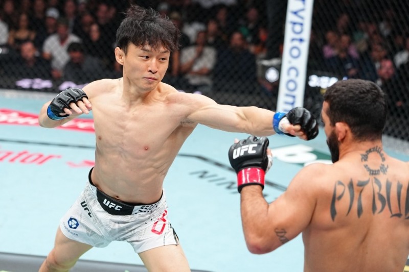 UFC 4연속 무패 행진에 제동이 걸린 최두호(왼쪽). / 사진=연합뉴스