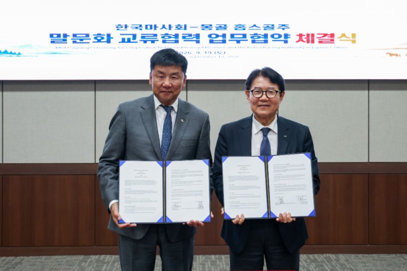(좌)돈도브 푸레브도르지 홉스골주 의회장 (우)우희종 한국마사회장