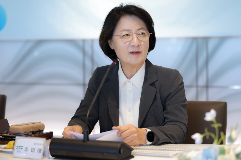 추미애 경기도지사 21일‘과밀억제권역 자치단체 공동대응협의회’에 참석해 공동 활용과 수도권 규제 개선 방안을 논의했다./경기도