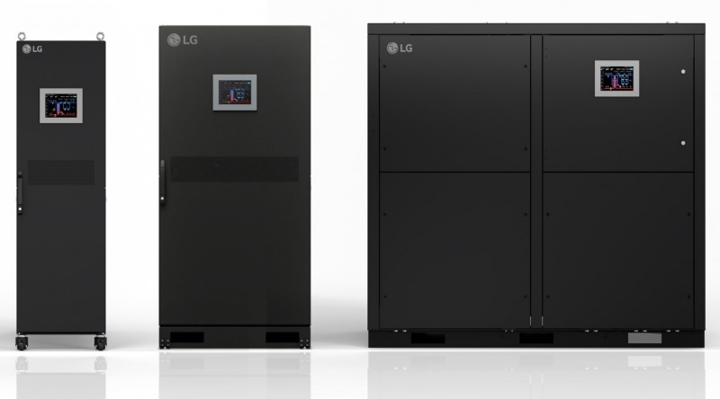 LG전자의 액체냉각 솔루션 CDU(Coolant Distribution Unit) 라인업. (좌측부터) 600㎾, 1㎿, 2.5㎿ 제품./LG전자