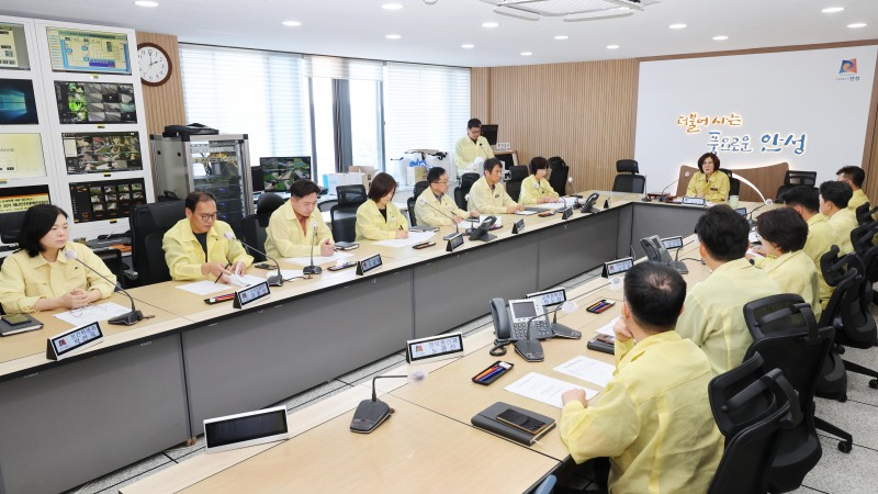 지난 20일 열린 긴급 재난안전대책본부 회의 모습. /안성시