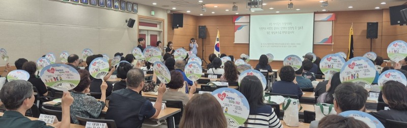 대원1동 행정복지센터에서 아동학대예방 순회홍보 모습. /오산시