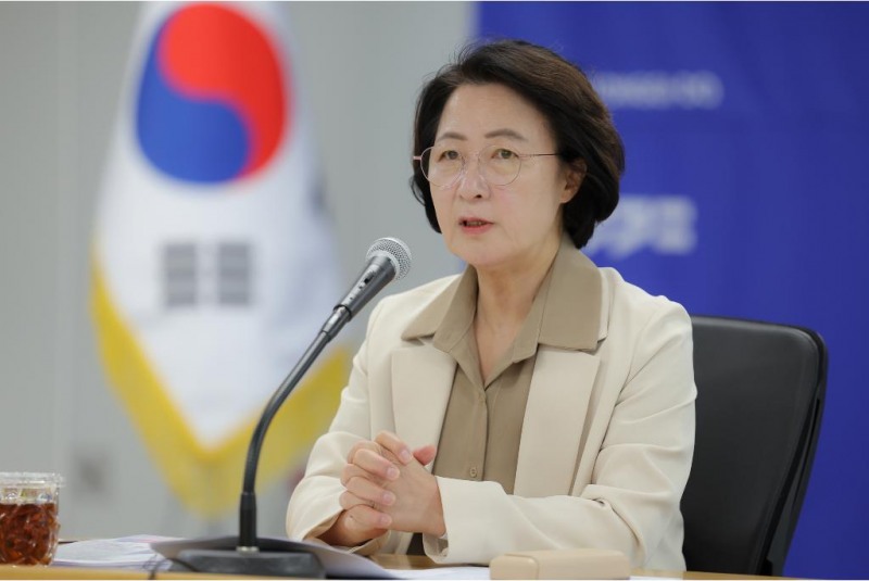 22일 오전 경기도 율곡홀에서 열린 도지사 주재 월간회의에서 추미애 경기도지사가 회의를 주재하고 있다. /경기도