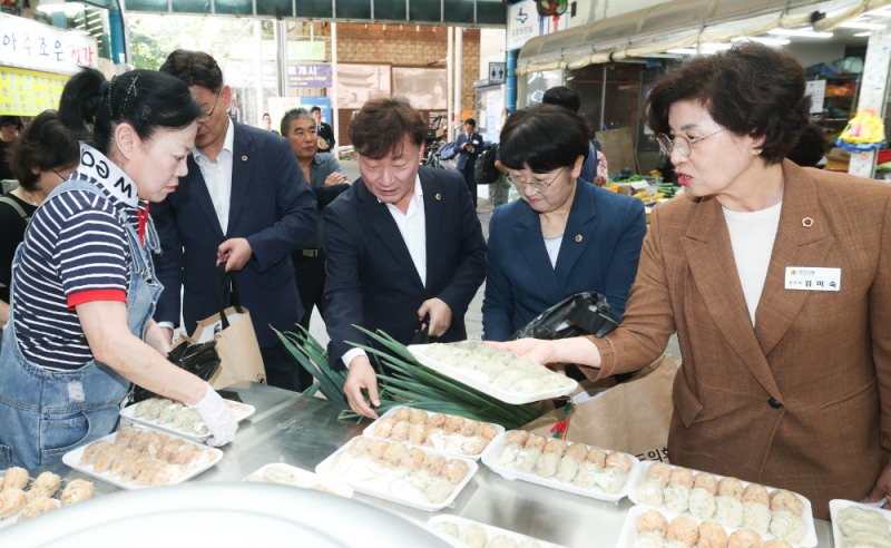 남종섭 의장, 추석 앞두고 전통시장 민생행보