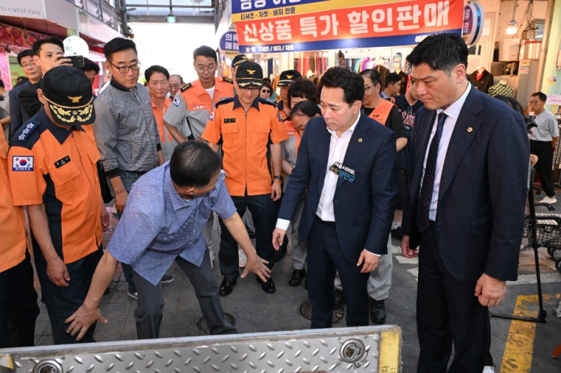 임만균 의장, 추석 앞두고 소방서·전통시장 현장 방문