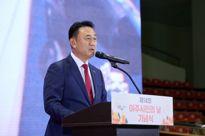 이충우 여주시장이 23일‘제14회 여주시민의 날 기념행사’에서 축사를 하고있다. /여주시