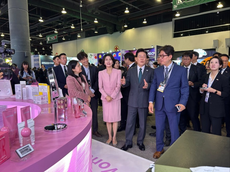 멕시코 K-박람회 찾은 이재명 대통령·김혜경 여사, 키사이드서 K-뷰티·리테일 기술 살펴