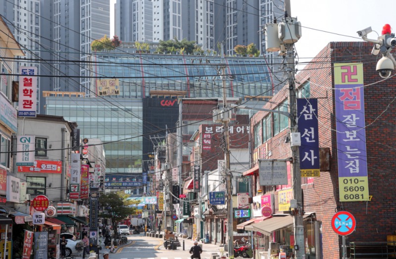 용인특례시가 용인중앙시장 내 전선 283m 구간에 대해 지중화 사업을 진행한다. /용인시