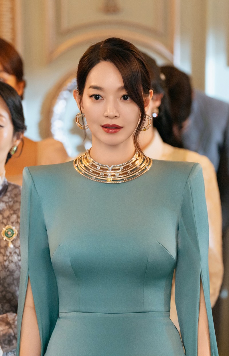 ‘재혼 황후’ 신민아, 단단하고 우아한 나비에 그 자체