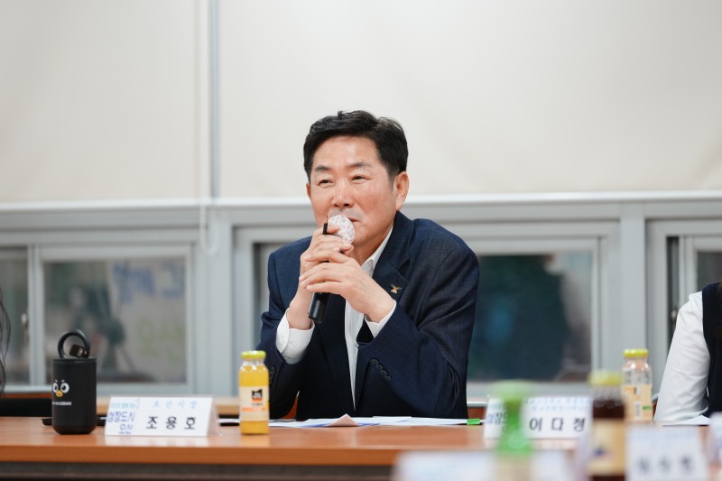 조용호 오산시장이 28일‘찾아가는 이동시장실’에서 발언을 하고있다.