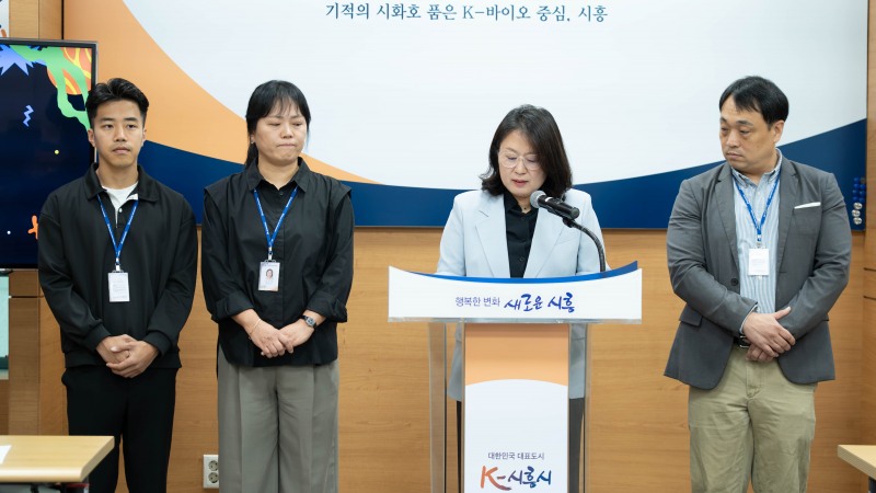 29일 시청 브리핑룸에서 열린 언론브리핑에서 이덕희 시흥시청소년청년재단 대표이사가 제11회 시흥시 청소년 동아리 축제 계획을 밝히고 있다 /시흥시