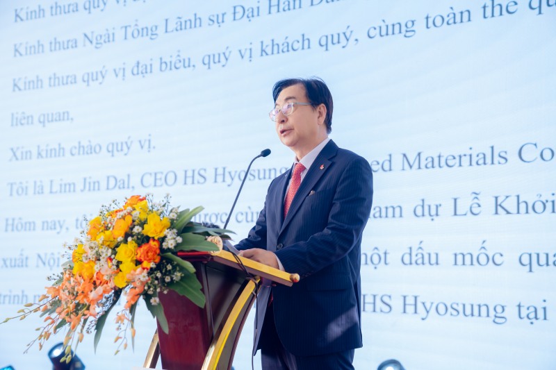 임진달 HS효성첨단소재 대표이사가 29일 다낭 카페트 생산공장 착공식에서 인사말을 하고 있다. / 이미지 = HS효성