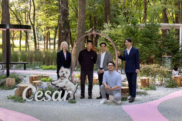좌측부터 박채연 시저 브랜드 매니저, 강형욱 훈련사, 한국마즈 이두호 대표이사, 심용희 수의사, 정은혁 상무