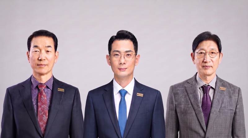 변부섭 호반건설 건설안전부문 대표이사 사장, 김준석 대한전선 대표이사 사장 겸 호반그룹 전략부문장, 정성기 호반산업 대표이사 사장.