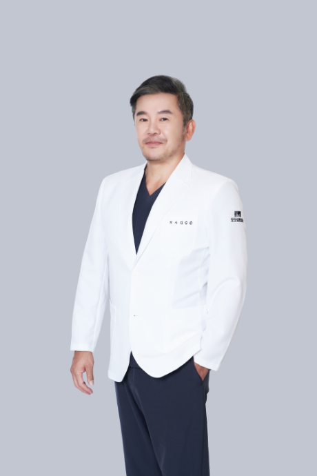 사진=모모성형외과 서울점 김승준 원장