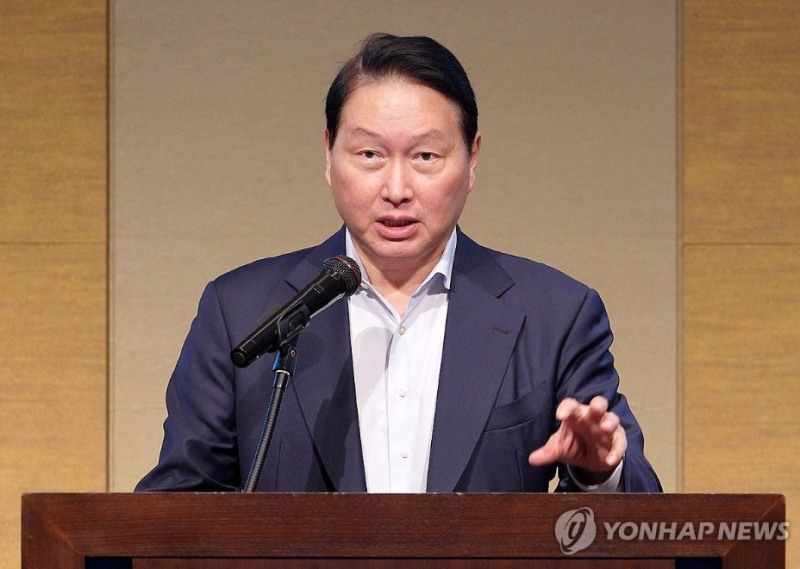 SK그룹 지주사인 SK(주)는 최태원 회장이 보유중인 SK주 2.3%(9440억원)를 11월 2일부터 매각할 것이라고 공시했다. 사진=연합뉴스
