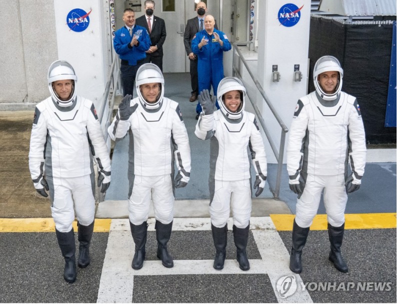 '크루-13 우주비행사들'. 사진=UPI, 연합뉴스