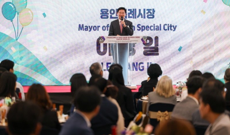 이상일 용인특례시장이 3일 '2026 대한민국 조아용 페스티벌'기념 교류도시 환영만찬에서 인사말을 하고 있다. /용인시