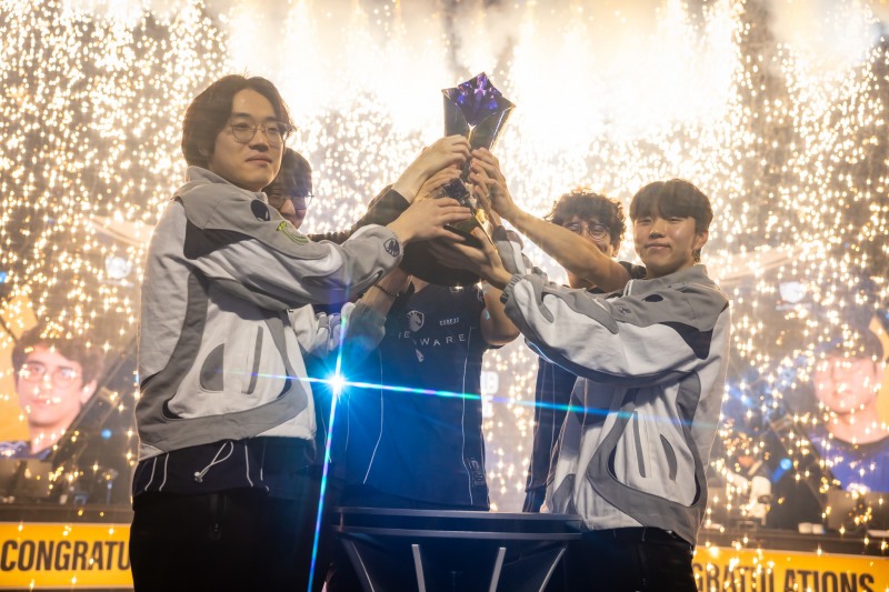 LCS 서머서 우승을 차지한 팀 리퀴드(사진=LCS)