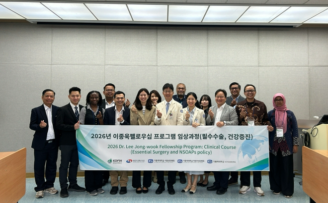가톨릭국제보건의료연구소, 이종욱펠로우십 환영 행사 단체 기념사진. (사진제공=가톨릭대학교)