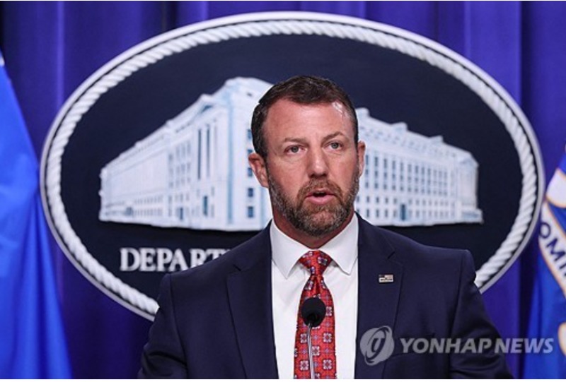 미 국토안보부는 7일(현지시간) 미 대학졸업후 취업 시 7만달러(약 9400만원)의 수수료를 부과하는 방침을 발표했다. 사진=AP, 연합뉴스
