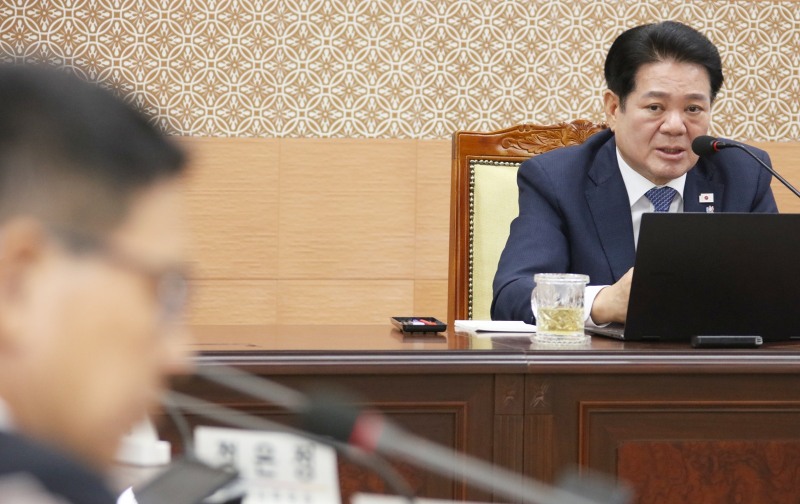 최대호 안양시장이 민선9기 취임 100일인 8일 시청 전자회의실에서 간부회의를 주재하고 있다./안양시