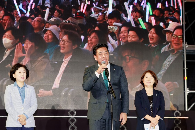 이계철 화성시의회 의장이 축사를 하고있다. /화성시의회