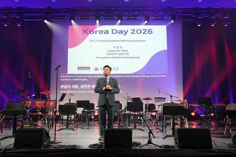 신상진 성남시장이 현지시간 10일 브로츠와프시에서 ‘2026 한국의 날 페스티벌’ 개막식에서 인사말을 하고있다. /성남시