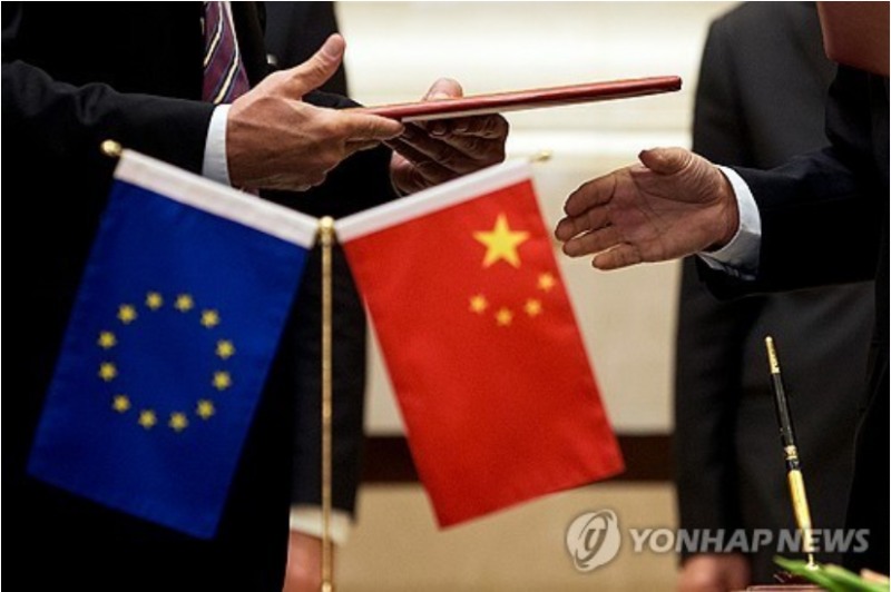 유럽연합(EU)은 중국산 하이브리드 수입 차량을 연간 35만대로 제한하기로 했다고 블룸버그통신이 11일(현지시간) 보도했다. 사진=AP, 연합뉴
