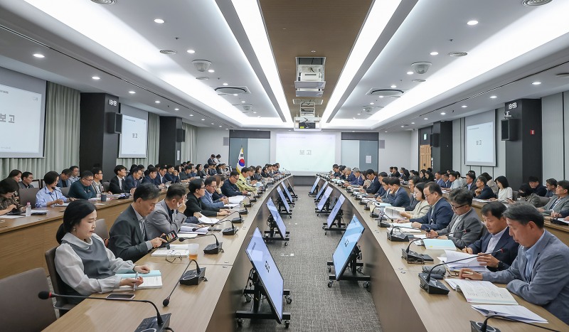 지난 12일 시청 글로벌센터에서 열린 ‘2027년 정책 추진 방향 및 핵심과제 보고회’모습. /시흥시