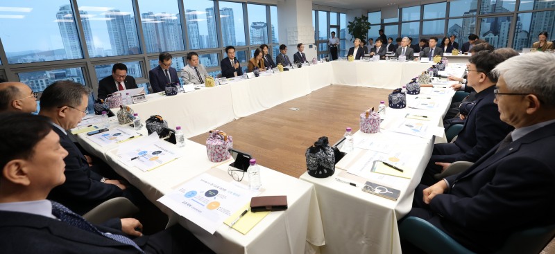 경인지역대학총장협의회 소속 21개 대학 총장과 조찬 간담회 모습. /경기도교육청