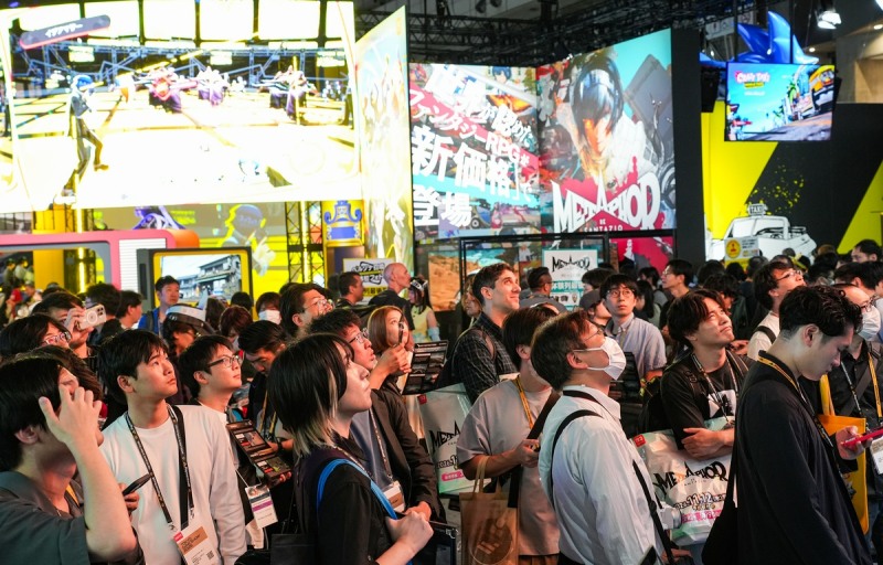 도쿄게임쇼(TGS) 2026 개막 이튿날인 18일 일본 지바현 마쿠하리 멧세 전시장 내부가 관람객으로 북적이고 있다. 사진=연합뉴스