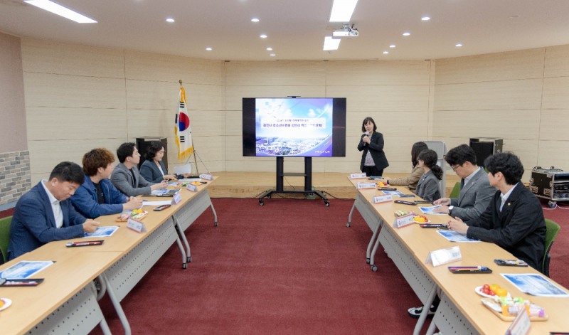 용인특례시의회 자치행정위원회 의원들