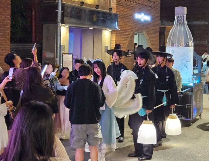 '저승까지 반한 새로' 행진 캠페인