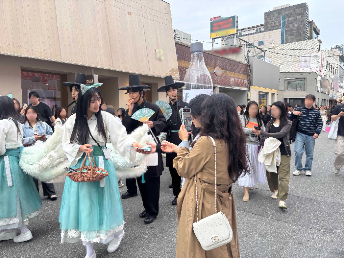 '저승까지 반한 새로' 행진 캠페인