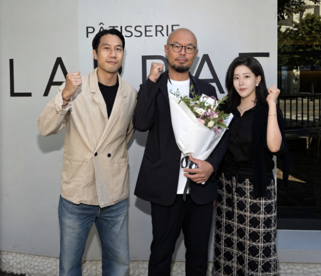 사진=왼쪽부터 정효철 투모로우 대표, 후쿠요시 카페 에비시카와 대표, 이가민 자세코퍼레이션 대표(사진제공:투모로우)