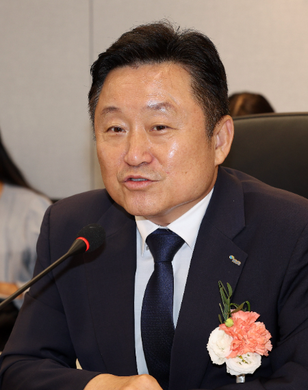 최인호 주택도시보증공사 사장이 지난달 22일 서울 영등포구 HUG 전월세안심신탁센터에서 열린 전월세안심신탁센터 출범식에서 인사말을 하는 모습./뉴시스