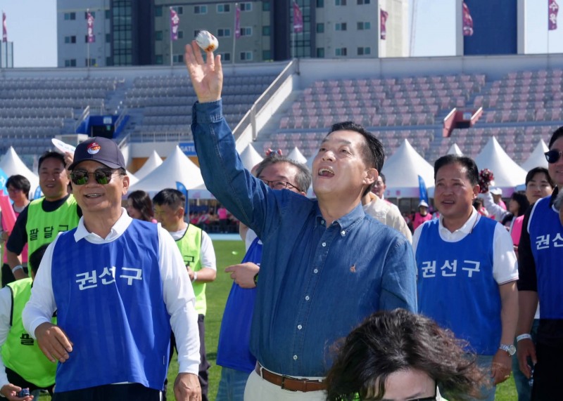 이재준 수원시장의 ‘제70회 수원특례시 한마음체육대회’참가 모습./페북 캡처