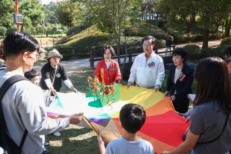김성제 의왕시장, 시민과 공약 점검…보육·장애인복지 현장 소통