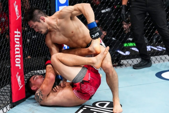 상대를 압도하는 유수영 / 사진=UFC 제공
